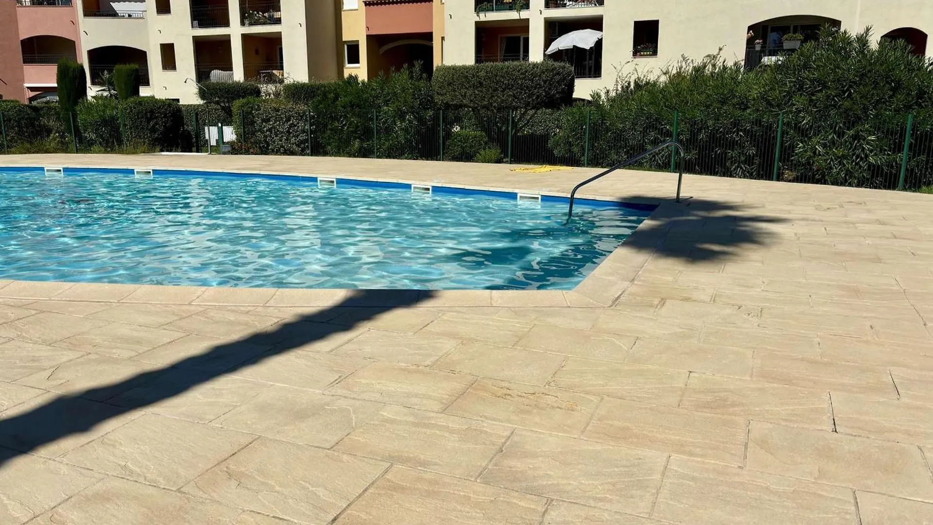 Appartement 3 Pieces Avec Terrasse A Cavalaire - Fr-1-226B-220 Frankrig