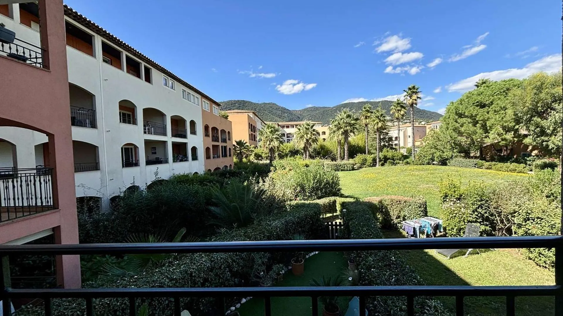 Appartement 3 Pieces Avec Terrasse A Cavalaire - Fr-1-226B-220