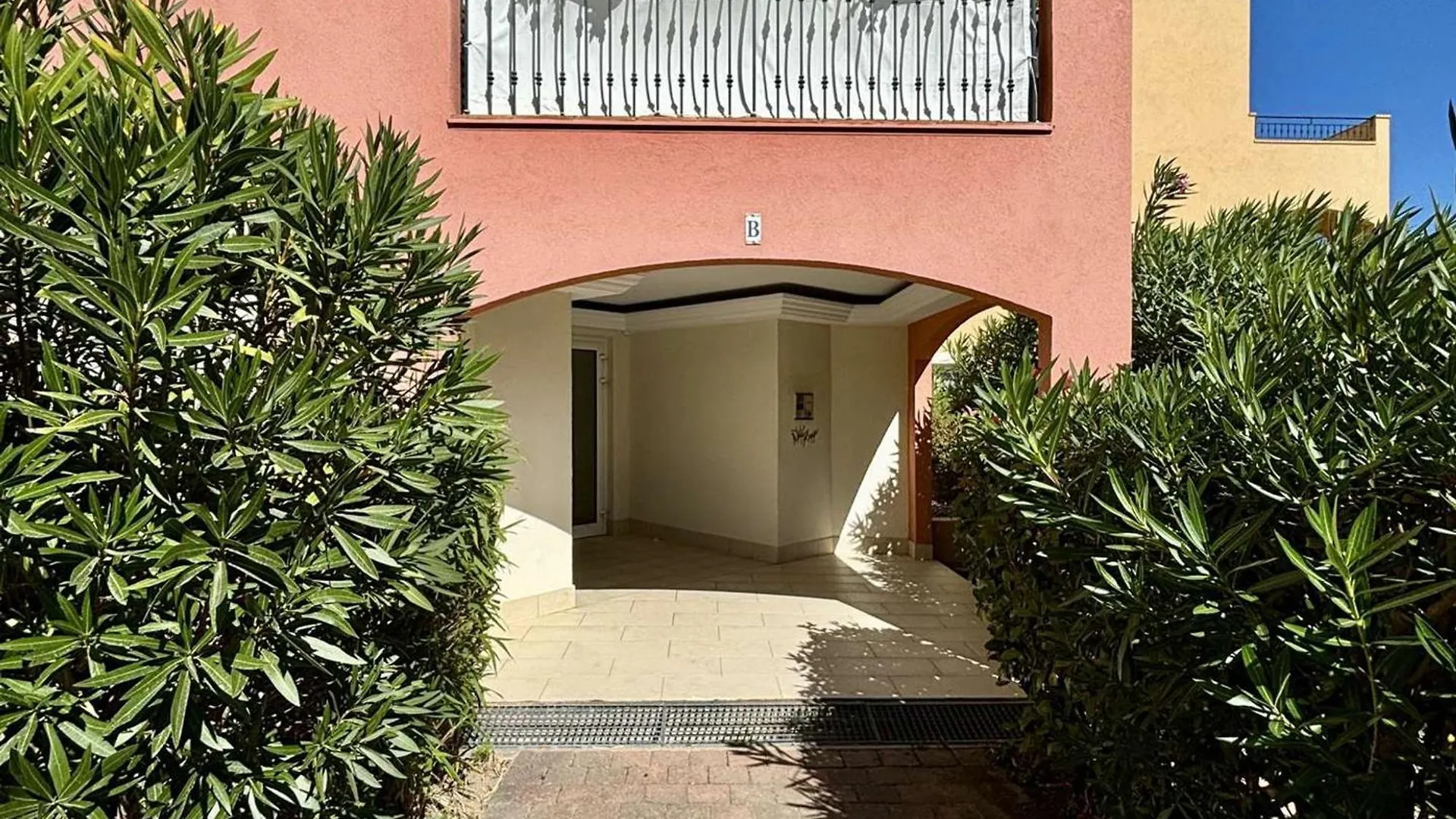 Daire Appartement 3 Pieces Avec Terrasse A Cavalaire - Fr-1-226B-220